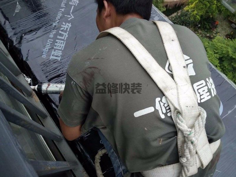 弘辉名苑门窗打胶防水