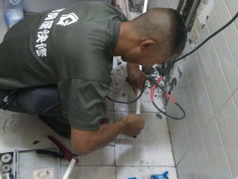 华清学府城厨房水管改造