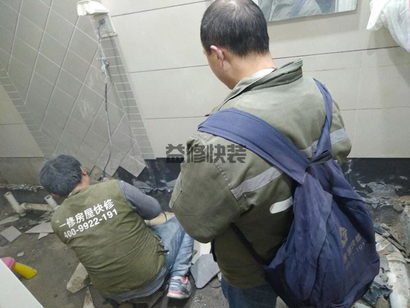 黄石黄石港区厕所下半部拆除