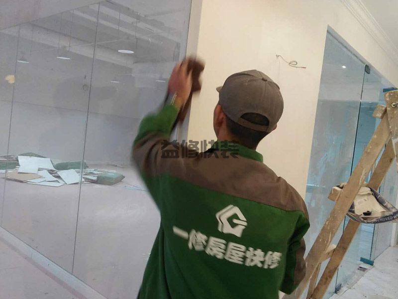 鄂州梁子湖区墙纸铺贴