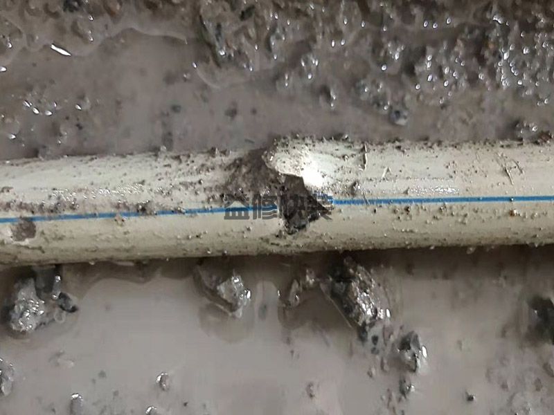 德阳旌阳区地面水管漏水维修,客厅改造