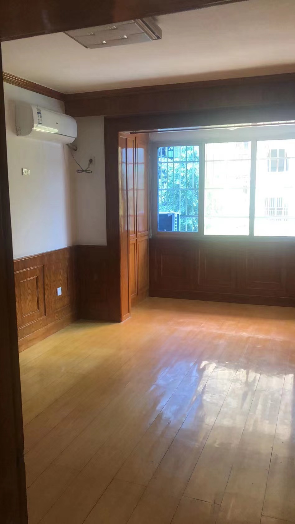 金坛区地板维修哪家好-常州木地板修补师傅电话多少？