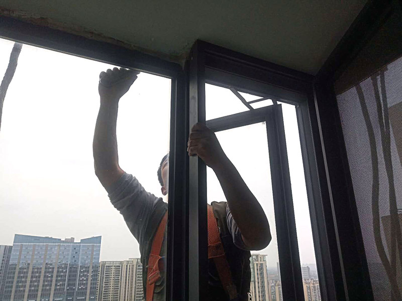 玻璃建筑外墙清洗保养的方法技巧(图6) 202004201654.jpg