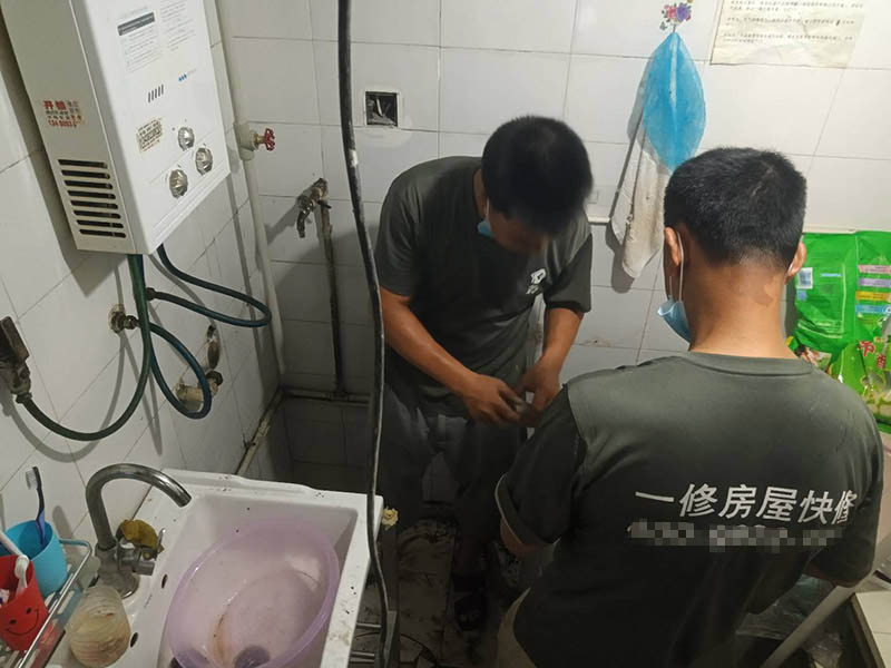 卫生间为什么会出现漏水情况，怎么解决呢？