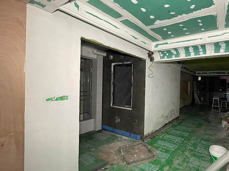 老房客厅背景墙改造步骤是怎样的？