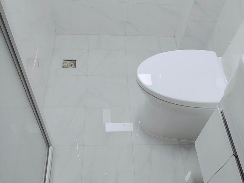 卫生间瓷砖敲掉需要重新做防水吗(图1) 马桶安装111.jpg