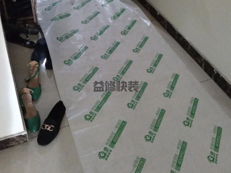 富力新线公园卫生间贴砖(图1) 富力新线公园卫生间贴砖(图1)