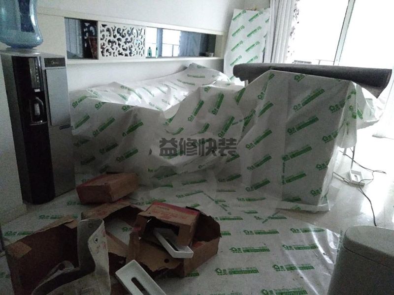 苏堤东里客厅吊顶装修(图1) 苏堤东里客厅吊顶装修(图1)