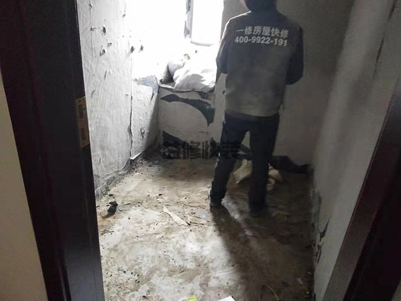 卫生间管道装修(图1) 荣鼎国际C栋卫生间管道装修(图1)
