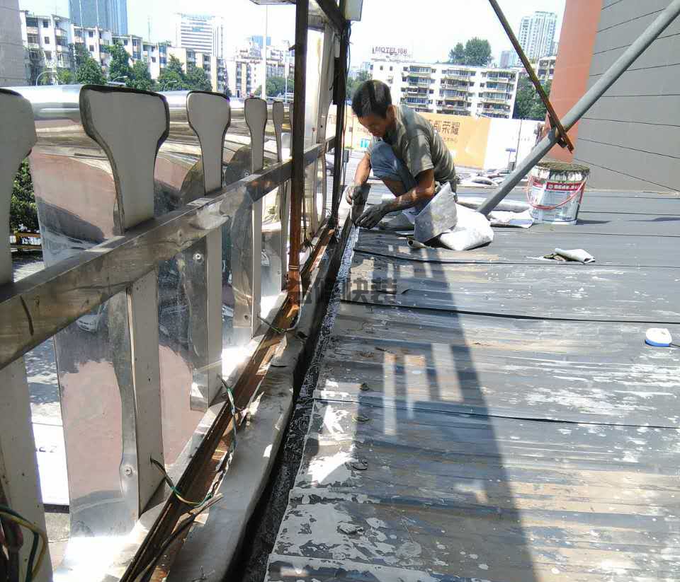 大渡口区水管漏水维修_重庆大渡口区厨房管道漏水检测公司(图1) 大渡口区水管漏水维修_重庆大渡口区厨房管道漏水检测公司(图1)