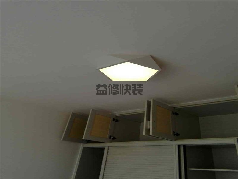 led灯通电后一闪一闪，led灯通电后一闪一闪原因是什么,怎么维修？(图1)