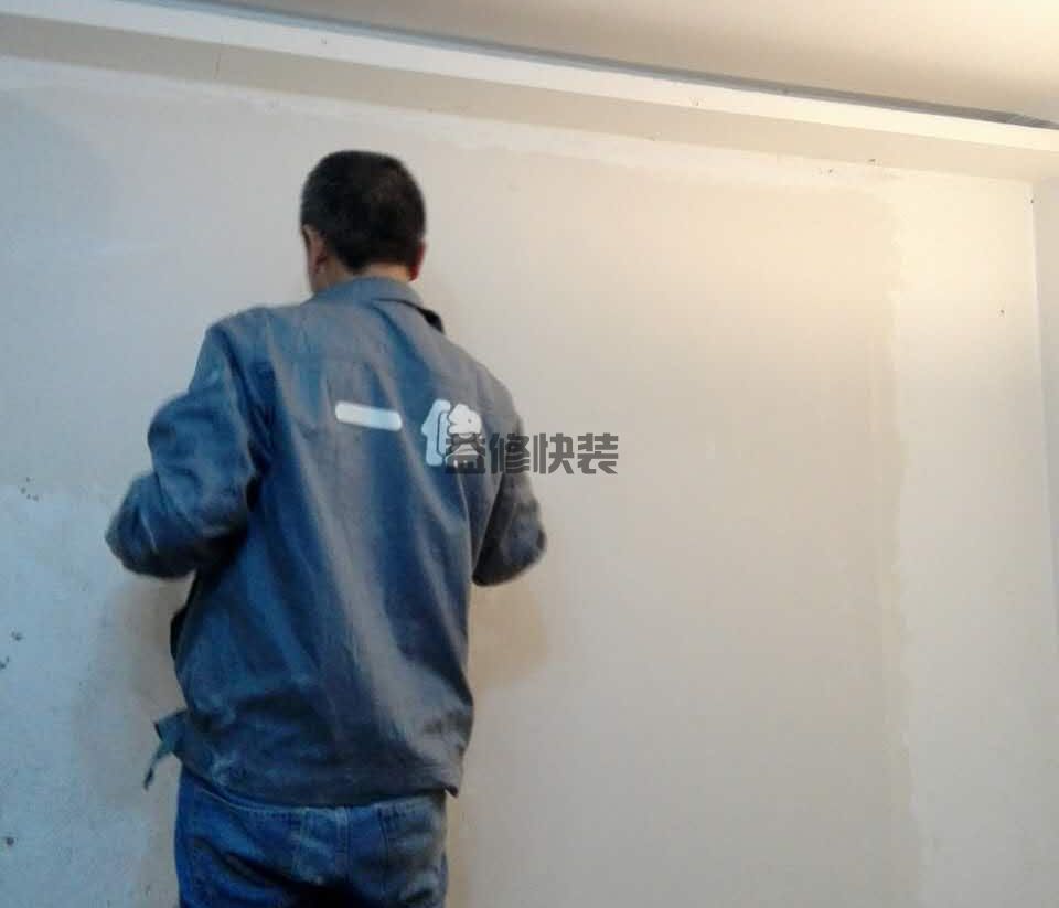 旧房墙面修补刷漆步骤，如果请人刷漆多少钱一平方合适呢？(图4)