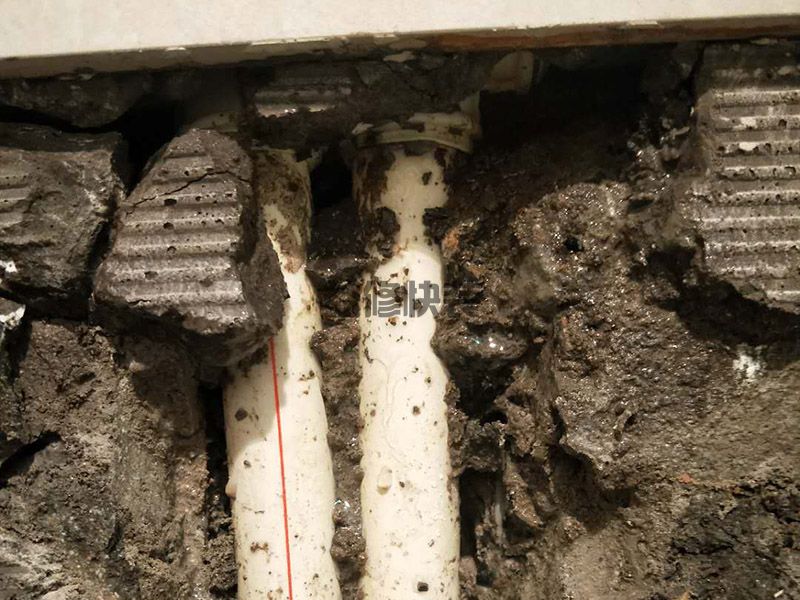 未央区厨房漏水怎么办_西安未央区厨房漏水到楼下怎样维修(图1) 未央区厨房漏水怎么办_西安未央区厨房漏水到楼下怎样维修(图1)