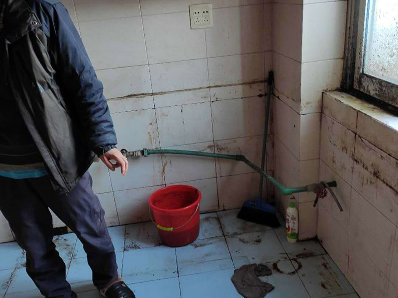 瑶海区厨房漏水怎么办_合肥瑶海区厨房漏水到楼下怎样维修(图2) 瑶海区厨房漏水怎么办_合肥瑶海区厨房漏水到楼下怎样维修(图2)