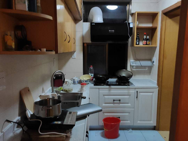 荔湾区厨房漏水怎么办_广州荔湾区厨房漏水到楼下怎样维修(图1) 荔湾区厨房漏水怎么办_广州荔湾区厨房漏水到楼下怎样维修(图1)