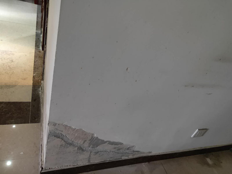 石家庄长安区卫生间墙面发霉维修(图2) 石家庄长安区卫生间墙面发霉维修(图2)