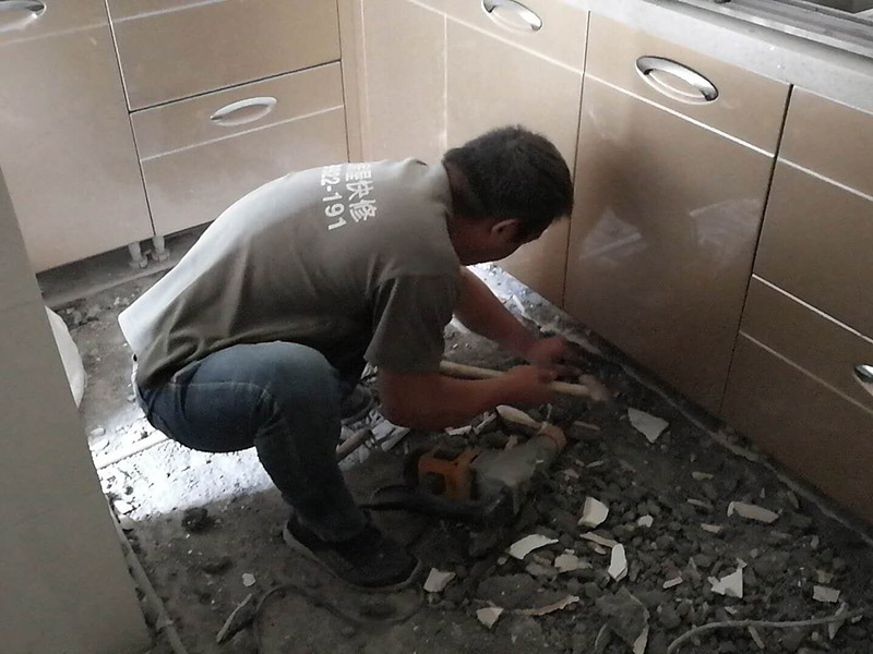 建邺区厨房漏水怎么办_南京建邺区厨房漏水到楼下怎样维修(图2) 建邺区厨房漏水怎么办_南京建邺区厨房漏水到楼下怎样维修(图2)