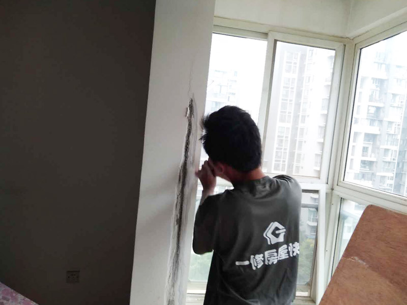 栖霞区厨房漏水怎么办_南京栖霞区厨房漏水到楼下怎样维修(图1) 栖霞区厨房漏水怎么办_南京栖霞区厨房漏水到楼下怎样维修(图1)