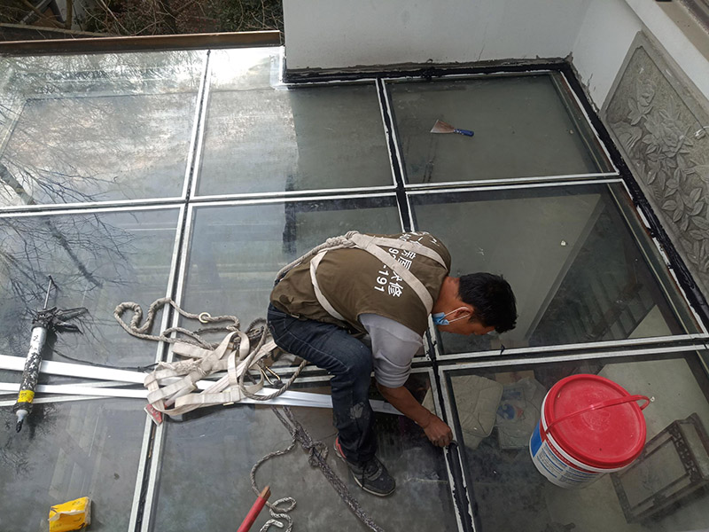 南京浦口区阳光房打防水胶(图3) 南京浦口区阳光房打防水胶(图3)