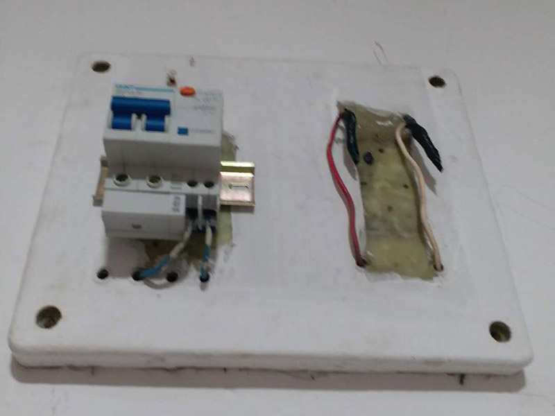 黄冈华容区维修线路更换灯(图3)