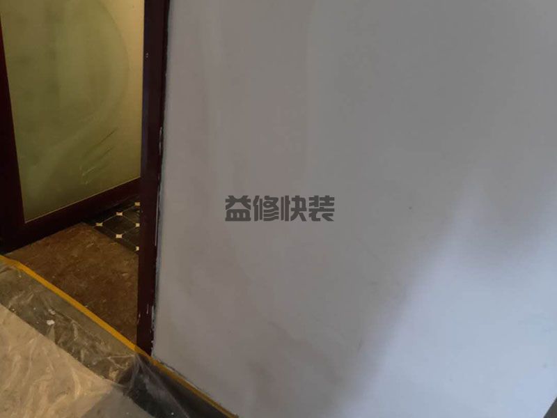 墙坑坑洼洼是怎么装饰,用底层石膏找平(图1) 墙坑坑洼洼是怎么装饰,用底层石膏找平(图1)