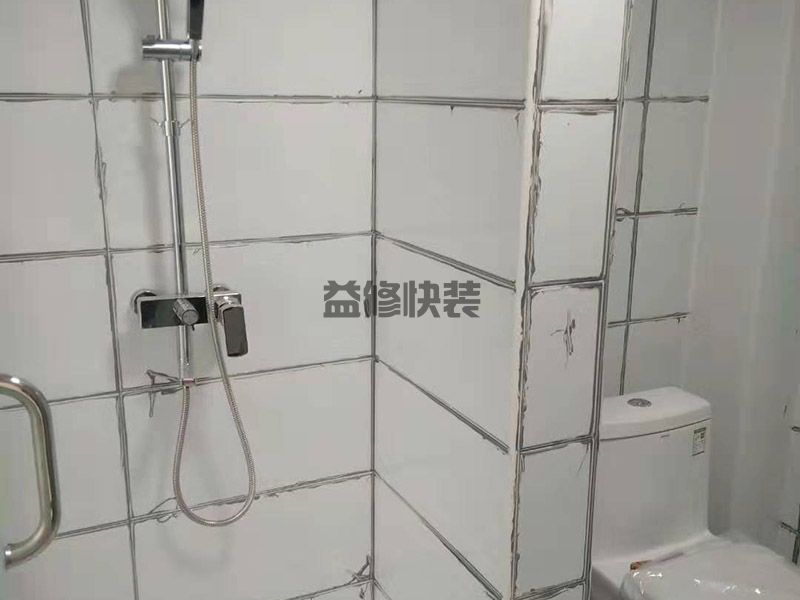 卫生间不拆瓷砖翻新,用牙膏擦厨房灶台后面瓷砖接逢处的油污