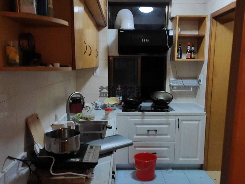 厨房装修什么颜色好看,根据厨房的装修风格来确定厨房的颜色(图1) 厨房装修什么颜色好看,根据厨房的装修风格来确定厨房的颜色(图1)