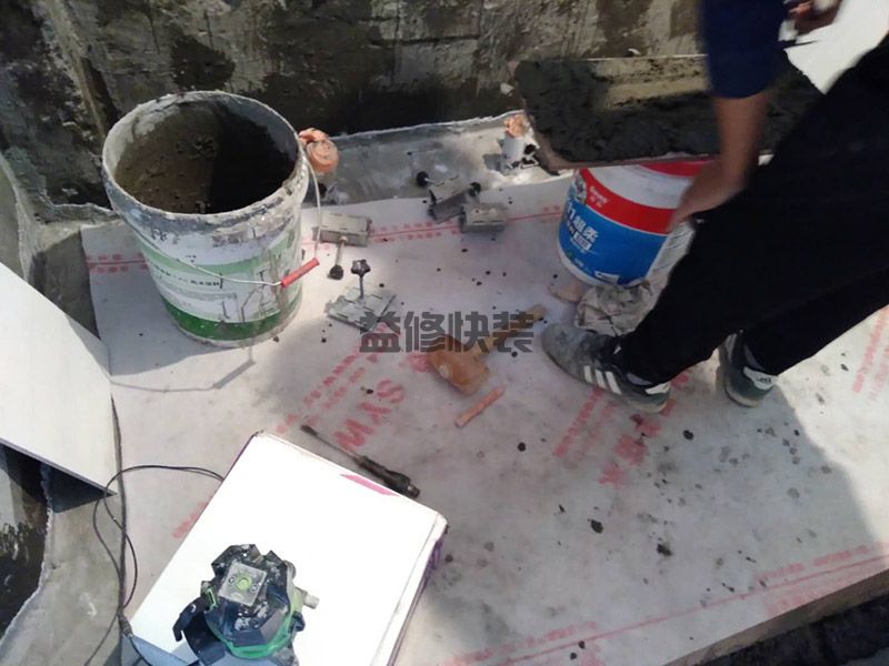 墙面瓷砖不拆如何翻新,在旧瓷砖上贴新瓷砖要选择薄款型的瓷砖(图1) 墙面瓷砖不拆如何翻新,在旧瓷砖上贴新瓷砖要选择薄款型的瓷砖(图1)