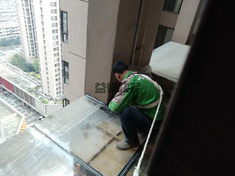 济南济阳区阳光棚基层清理打胶(图2) 济南济阳区阳光棚基层清理打胶(图2)