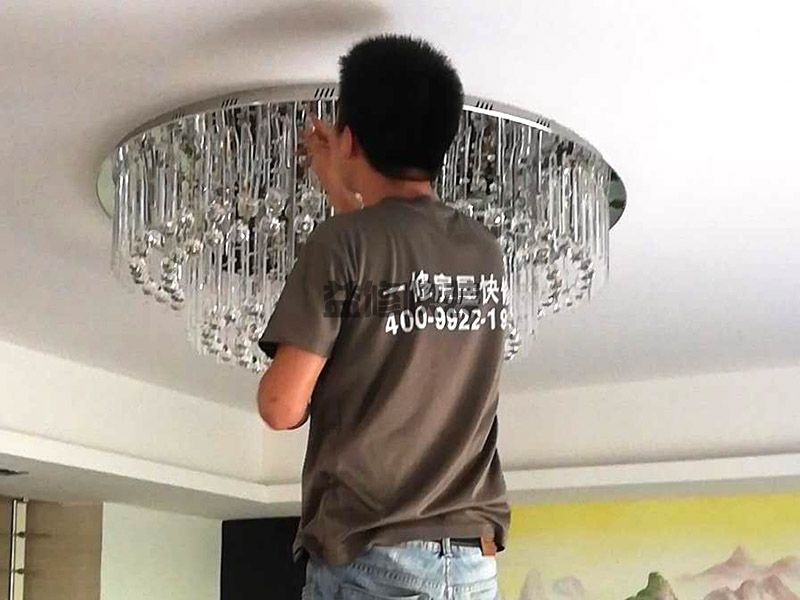 客厅怎么装修好看便宜,应重点选择素色面料(图1) 客厅怎么装修好看便宜,应重点选择素色面料(图1)
