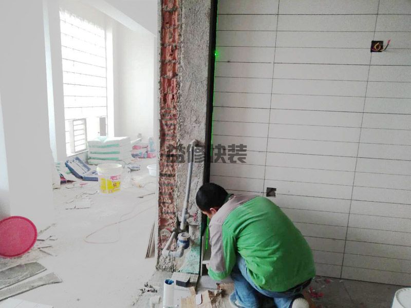 客厅贴了墙砖后悔了怎么办,可以用蜡烛涂抹在瓷砖接缝(图1) 客厅贴了墙砖后悔了怎么办,可以用蜡烛涂抹在瓷砖接缝(图1)