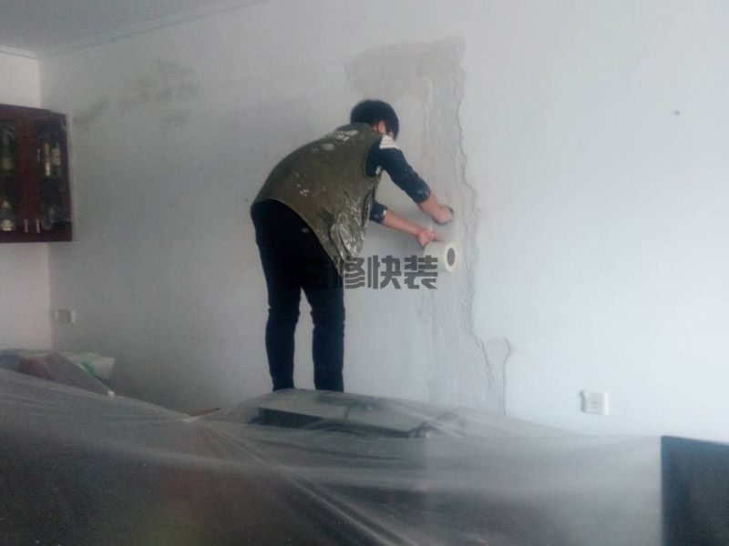 客厅墙面翻新多少钱一平方,直接可以涂刷会便宜(图1) 客厅墙面翻新多少钱一平方,直接可以涂刷会便宜(图1)