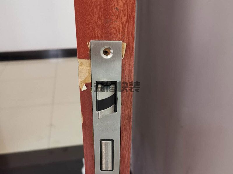 防盗门修理找谁来修,用肥皂加少许氨水与松节油的混合液(图1) 防盗门修理找谁来修,用肥皂加少许氨水与松节油的混合液(图1)