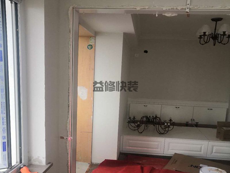 柜门合页处烂了怎么修,门板高度则决定能否装修至天花顶(图1) 柜门合页处烂了怎么修,门板高度则决定能否装修至天花顶(图1)