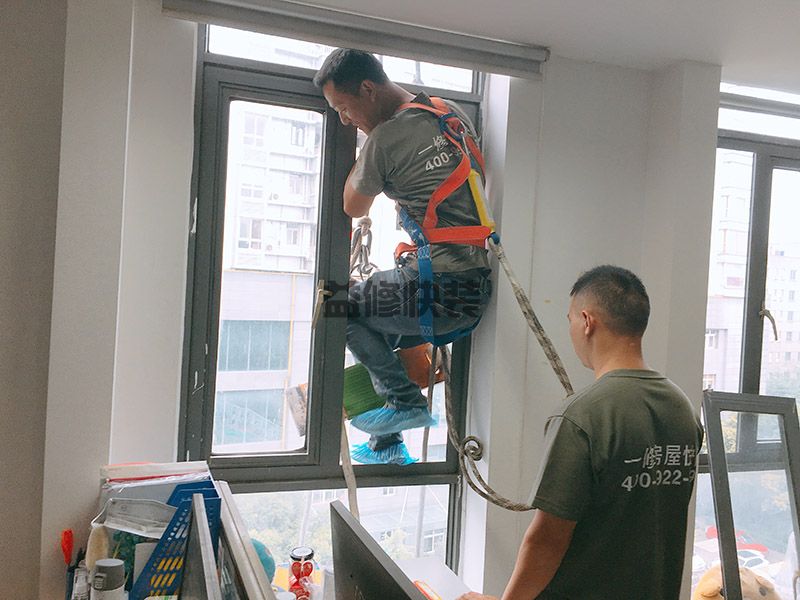 窗户锁坏了应该找谁维修,塞到铝合金窗户的槽里就行了(图1) 窗户锁坏了应该找谁维修,塞到铝合金窗户的槽里就行了(图1)