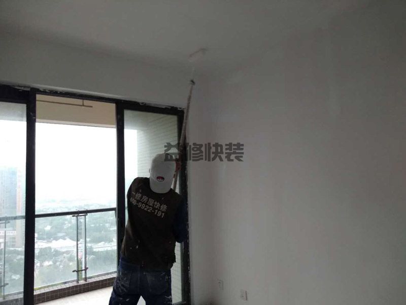 客厅天花板一条缝漏水,补救的措施是打掉裂缝两边的混凝土