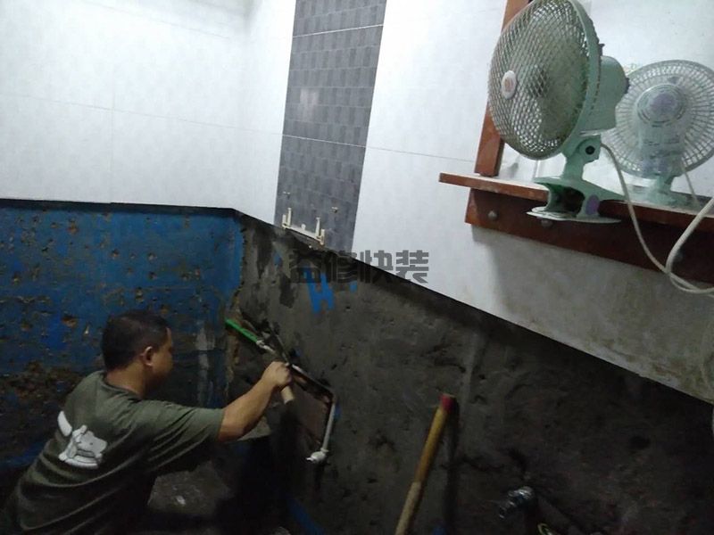 天花板腻子层脱落原因,施工工人基层没处理到位的(图1) 天花板腻子层脱落原因,施工工人基层没处理到位的(图1)