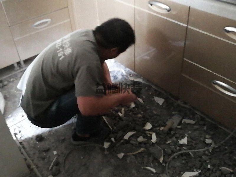 黄石西塞山区厨房地砖拆除(图2)