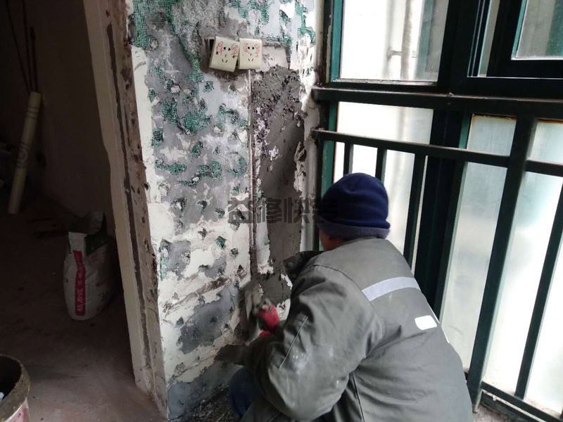 客厅天花板漏水怎样维修,沿着缝隙从其它地方流过来的(图1) 客厅天花板漏水怎样维修,沿着缝隙从其它地方流过来的(图1)