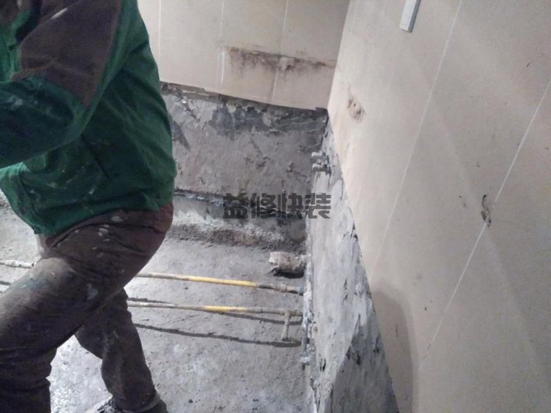 水管中部漏水应该找谁,可以联系装修施工方进行维修(图1) 水管中部漏水应该找谁,可以联系装修施工方进行维修(图1)