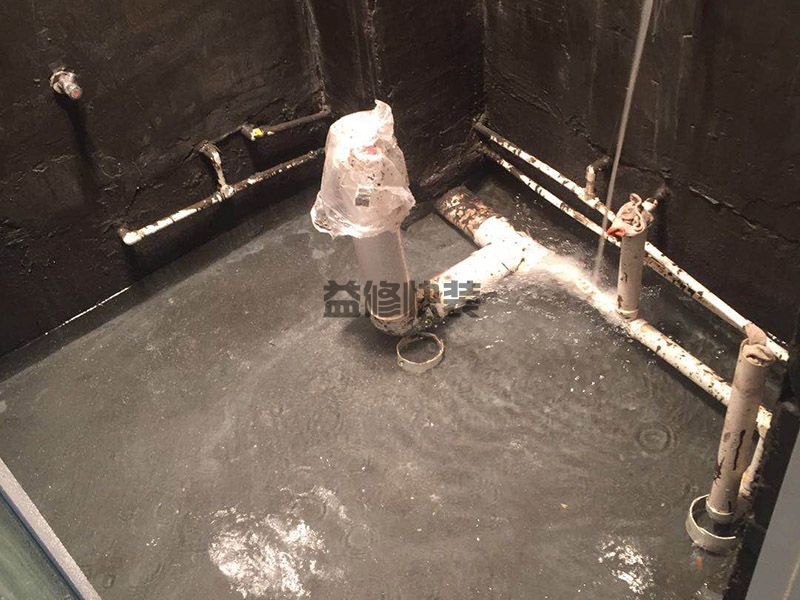 老式铸铁管漏水怎么办,采用火烤改性沥青卷材(图1) 老式铸铁管漏水怎么办,采用火烤改性沥青卷材(图1)