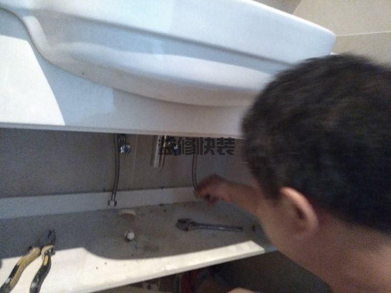 水槽软管与下水口接法,蓄水后放水时短时间的流量很大(图1) 水槽软管与下水口接法,蓄水后放水时短时间的流量很大(图1)