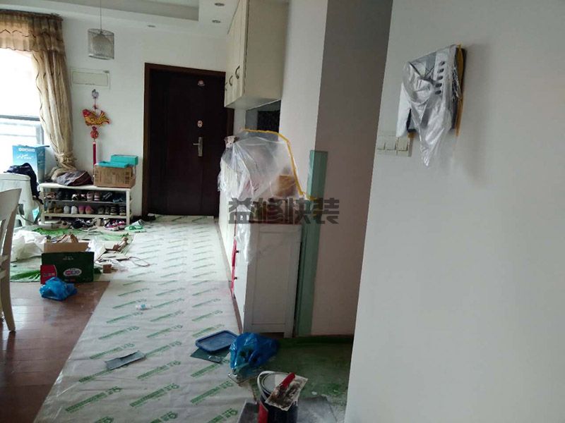 水池下水管接头处漏水,将管间缝隙打胶密封(图1) 水池下水管接头处漏水,将管间缝隙打胶密封(图1)