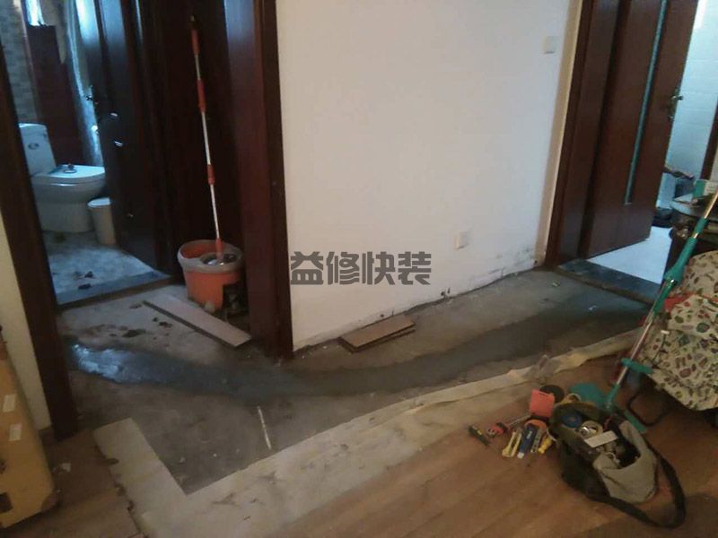 面盆水龙头坏了怎么办,用扳手把水龙头倒着拧掉(图1) 面盆水龙头坏了怎么办,用扳手把水龙头倒着拧掉(图1)