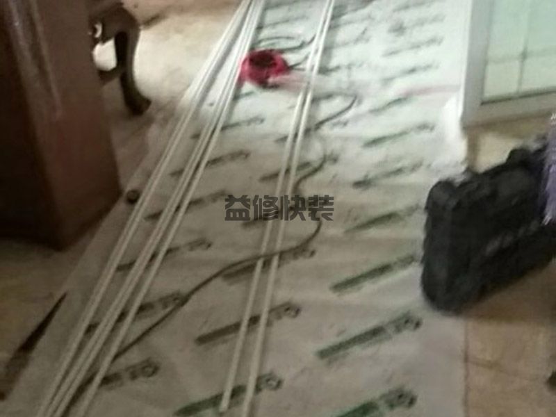 水龙头与水管接缝处漏水,去五金店买一盒生料带(图1) 水龙头与水管接缝处漏水,去五金店买一盒生料带(图1)