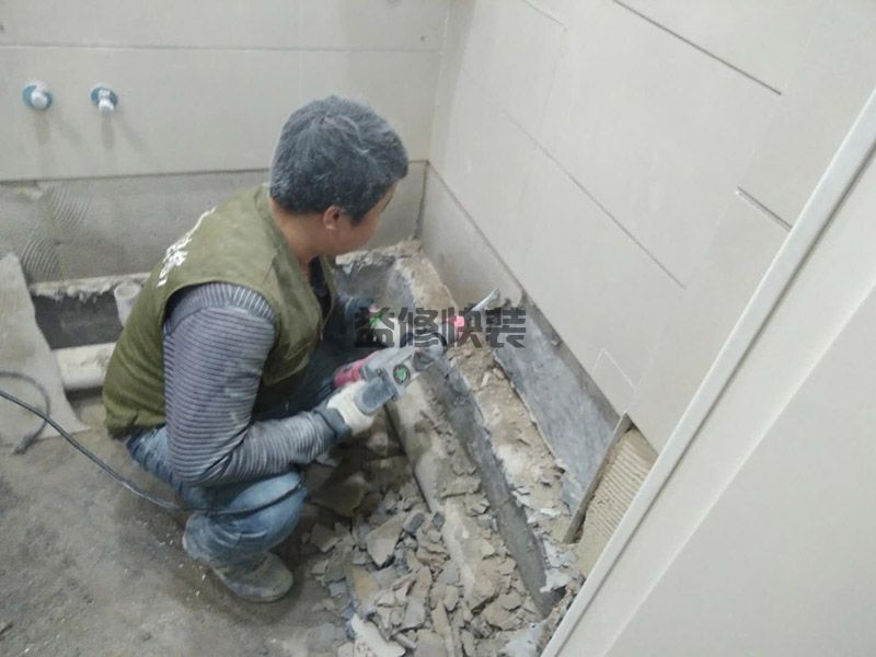 黄石黄石港区厕所下半部拆除(图3) 黄石黄石港区厕所下半部拆除(图3)