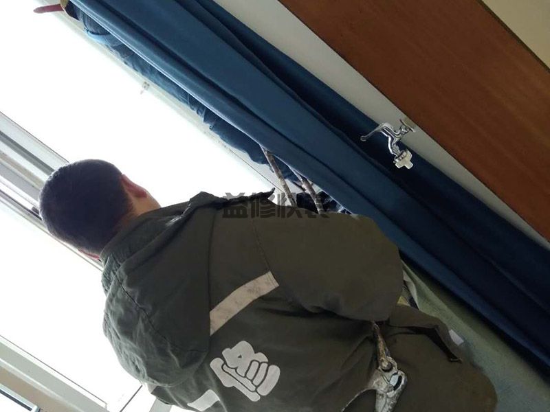 黄石阳新区窗户打胶(图1)