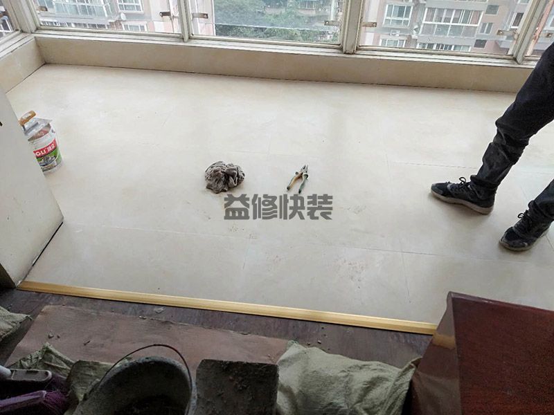 出租房半墙瓷砖如何改造,给旧瓷砖重新上色(图1) 出租房半墙瓷砖如何改造,给旧瓷砖重新上色(图1)