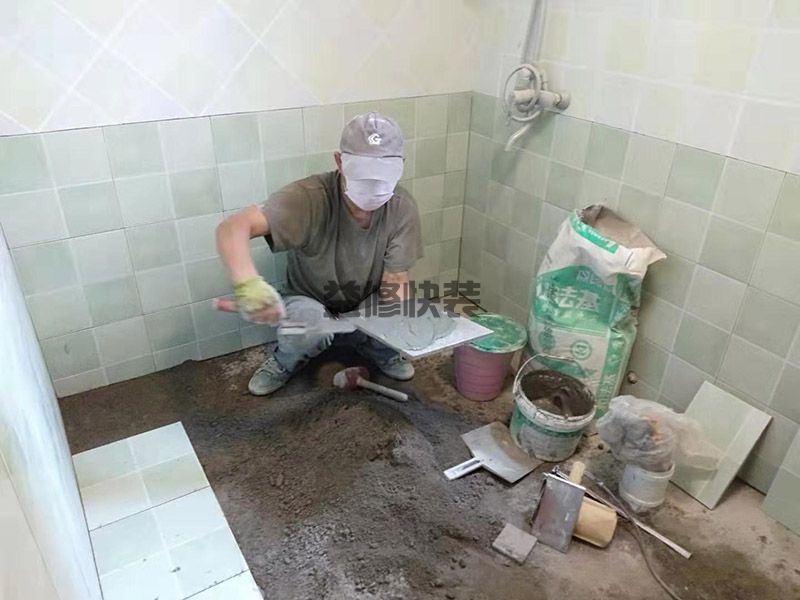 旧房的厨房墙砖一定要拆吗,在新瓷砖背面也要薄抹粘结剂(图1) 旧房的厨房墙砖一定要拆吗,在新瓷砖背面也要薄抹粘结剂(图1)