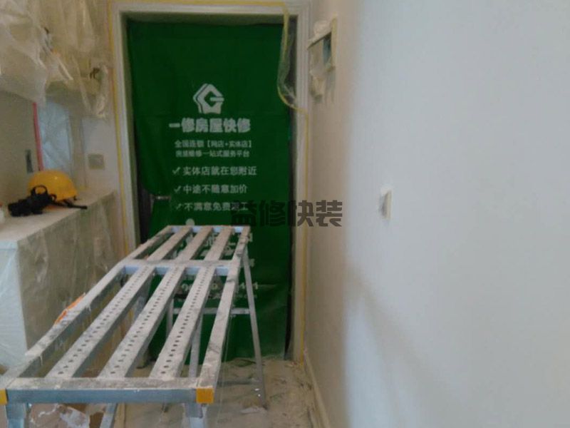 厨房吊顶里面还刷乳胶漆吗,必须先批两遍灰后再打磨平整(图1)